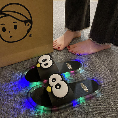 👣👣Söta tofflor med tecknade motiv som lyser i mörkret