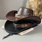 🤠 NUR FÜR BEGRENZTE ZEIT 50% RABATT! ✨ Vintage-Cowboyhut mit breiter Krempe & Riemen – PU, Einheitsgröße, Verstellbar ☀️